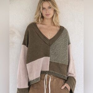 POL COLOR BLOCKED SWEATER WITH CROSS STRAP BACK